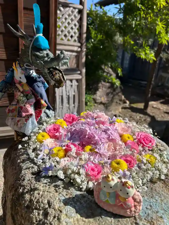 御井神社の{uncategorized: "未分類", other: "その他", undefined: "問題あり", building: "その他建物", grave: "お墓", sacred_gate: "鳥居", guardian: "狛犬", statue: "像", buddha: "仏像", history: "歴史", nature: "自然", garden: "庭園", animal: "動物", pagoda: "塔", temizu: "手水舎", mountain_gate: "山門・神門", sanctuary: "本殿・本堂", subordinate: "末社・摂社", art: "芸術", scenery: "景色", jizo: "地蔵", ema: "絵馬", goshuin: "御朱印", omikuji: "おみくじ", items: "授与品その他", amulet: "お守り", goshuincho: "御朱印帳", eats: "食事", festival: "お祭り", votive_dance: "神楽", shichigosan: "七五三参", wedding: "結婚式", experience: "体験その他", initially: "初詣", around: "周辺", anti_infection: "感染症対策"}