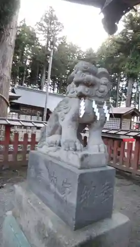 櫛引八幡宮の狛犬