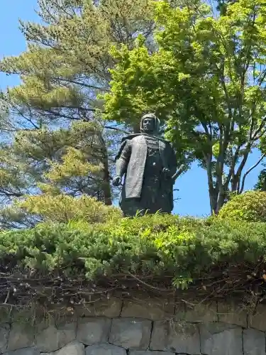 春日山神社の{uncategorized: "未分類", other: "その他", undefined: "問題あり", building: "その他建物", grave: "お墓", sacred_gate: "鳥居", guardian: "狛犬", statue: "像", buddha: "仏像", history: "歴史", nature: "自然", garden: "庭園", animal: "動物", pagoda: "塔", temizu: "手水舎", mountain_gate: "山門・神門", sanctuary: "本殿・本堂", subordinate: "末社・摂社", art: "芸術", scenery: "景色", jizo: "地蔵", ema: "絵馬", goshuin: "御朱印", omikuji: "おみくじ", items: "授与品その他", amulet: "お守り", goshuincho: "御朱印帳", eats: "食事", festival: "お祭り", votive_dance: "神楽", shichigosan: "七五三参", wedding: "結婚式", experience: "体験その他", initially: "初詣", around: "周辺", anti_infection: "感染症対策"}