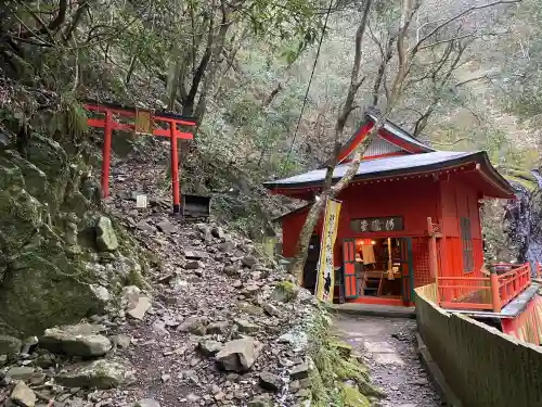 大本山七宝瀧寺の{uncategorized: "未分類", other: "その他", undefined: "問題あり", building: "その他建物", grave: "お墓", sacred_gate: "鳥居", guardian: "狛犬", statue: "像", buddha: "仏像", history: "歴史", nature: "自然", garden: "庭園", animal: "動物", pagoda: "塔", temizu: "手水舎", mountain_gate: "山門・神門", sanctuary: "本殿・本堂", subordinate: "末社・摂社", art: "芸術", scenery: "景色", jizo: "地蔵", ema: "絵馬", goshuin: "御朱印", omikuji: "おみくじ", items: "授与品その他", amulet: "お守り", goshuincho: "御朱印帳", eats: "食事", festival: "お祭り", votive_dance: "神楽", shichigosan: "七五三参", wedding: "結婚式", experience: "体験その他", initially: "初詣", around: "周辺", anti_infection: "感染症対策"}