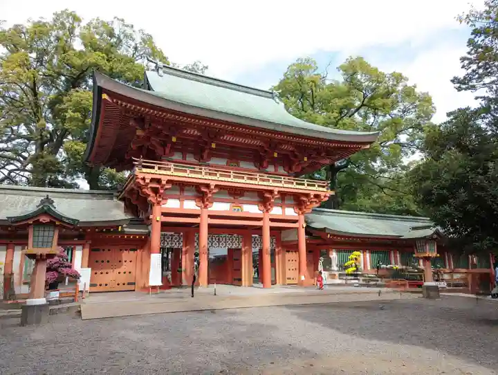 武蔵一宮氷川神社の山門・神門