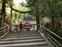 狭井坐大神荒魂神社(狭井神社)の鳥居