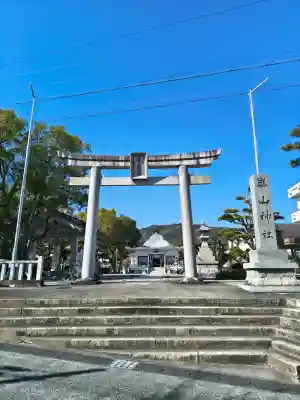 崋山神社の{uncategorized: "未分類", other: "その他", undefined: "問題あり", building: "その他建物", grave: "お墓", sacred_gate: "鳥居", guardian: "狛犬", statue: "像", buddha: "仏像", history: "歴史", nature: "自然", garden: "庭園", animal: "動物", pagoda: "塔", temizu: "手水舎", mountain_gate: "山門・神門", sanctuary: "本殿・本堂", subordinate: "末社・摂社", art: "芸術", scenery: "景色", jizo: "地蔵", ema: "絵馬", goshuin: "御朱印", omikuji: "おみくじ", items: "授与品その他", amulet: "お守り", goshuincho: "御朱印帳", eats: "食事", festival: "お祭り", votive_dance: "神楽", shichigosan: "七五三参", wedding: "結婚式", experience: "体験その他", initially: "初詣", around: "周辺", anti_infection: "感染症対策"}