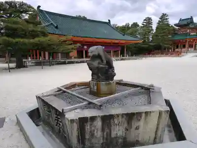 平安神宮の{uncategorized: "未分類", other: "その他", undefined: "問題あり", building: "その他建物", grave: "お墓", sacred_gate: "鳥居", guardian: "狛犬", statue: "像", buddha: "仏像", history: "歴史", nature: "自然", garden: "庭園", animal: "動物", pagoda: "塔", temizu: "手水舎", mountain_gate: "山門・神門", sanctuary: "本殿・本堂", subordinate: "末社・摂社", art: "芸術", scenery: "景色", jizo: "地蔵", ema: "絵馬", goshuin: "御朱印", omikuji: "おみくじ", items: "授与品その他", amulet: "お守り", goshuincho: "御朱印帳", eats: "食事", festival: "お祭り", votive_dance: "神楽", shichigosan: "七五三参", wedding: "結婚式", experience: "体験その他", initially: "初詣", around: "周辺", anti_infection: "感染症対策"}