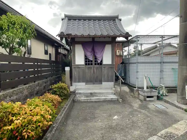 野村地蔵堂の{uncategorized: "未分類", other: "その他", undefined: "問題あり", building: "その他建物", grave: "お墓", sacred_gate: "鳥居", guardian: "狛犬", statue: "像", buddha: "仏像", history: "歴史", nature: "自然", garden: "庭園", animal: "動物", pagoda: "塔", temizu: "手水舎", mountain_gate: "山門・神門", sanctuary: "本殿・本堂", subordinate: "末社・摂社", art: "芸術", scenery: "景色", jizo: "地蔵", ema: "絵馬", goshuin: "御朱印", omikuji: "おみくじ", items: "授与品その他", amulet: "お守り", goshuincho: "御朱印帳", eats: "食事", festival: "お祭り", votive_dance: "神楽", shichigosan: "七五三参", wedding: "結婚式", experience: "体験その他", initially: "初詣", around: "周辺", anti_infection: "感染症対策"}