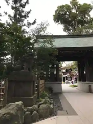 寒川神社の山門・神門