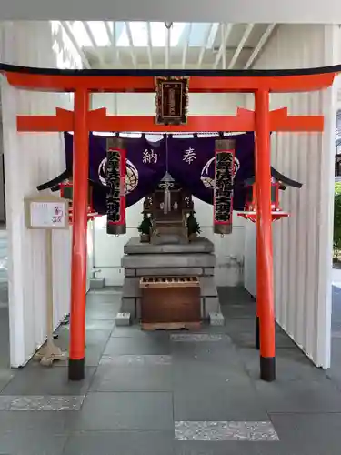 歌舞伎稲荷神社の鳥居