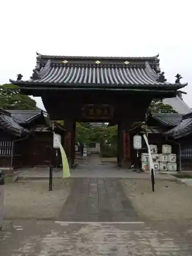 善光寺大勧進の山門