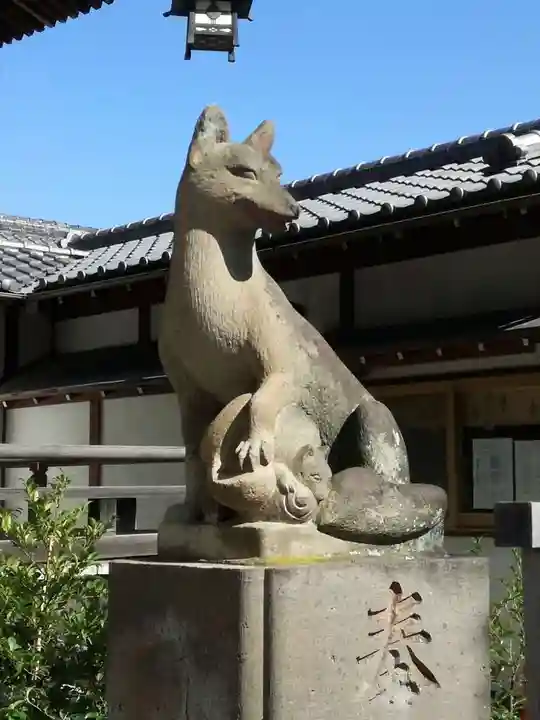 半田稲荷神社の狛犬