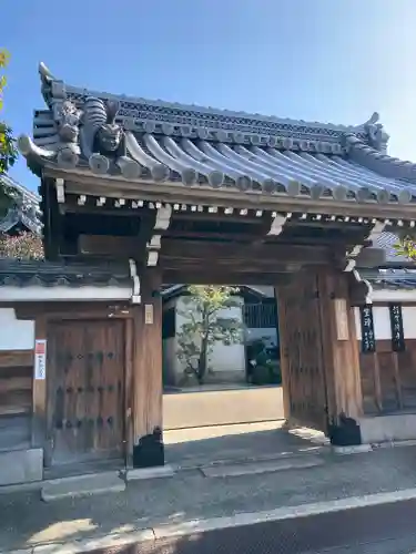 新德禅寺 (新徳寺)の山門・神門