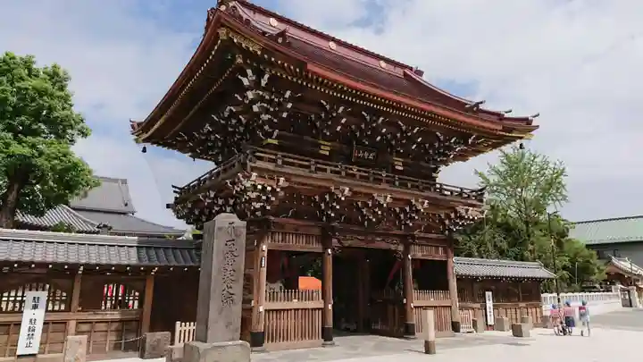 西新井大師総持寺の山門・神門