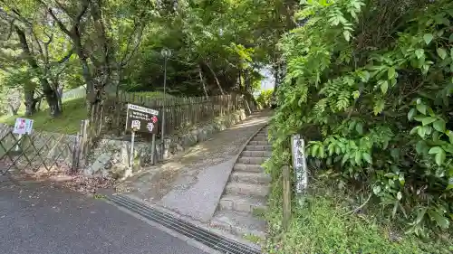 岡寺（龍蓋寺）の{uncategorized: "未分類", other: "その他", undefined: "問題あり", building: "その他建物", grave: "お墓", sacred_gate: "鳥居", guardian: "狛犬", statue: "像", buddha: "仏像", history: "歴史", nature: "自然", garden: "庭園", animal: "動物", pagoda: "塔", temizu: "手水舎", mountain_gate: "山門・神門", sanctuary: "本殿・本堂", subordinate: "末社・摂社", art: "芸術", scenery: "景色", jizo: "地蔵", ema: "絵馬", goshuin: "御朱印", omikuji: "おみくじ", items: "授与品その他", amulet: "お守り", goshuincho: "御朱印帳", eats: "食事", festival: "お祭り", votive_dance: "神楽", shichigosan: "七五三参", wedding: "結婚式", experience: "体験その他", initially: "初詣", around: "周辺", anti_infection: "感染症対策"}