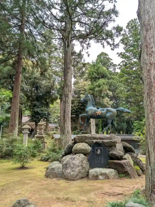 気多神社の{uncategorized: "未分類", other: "その他", undefined: "問題あり", building: "その他建物", grave: "お墓", sacred_gate: "鳥居", guardian: "狛犬", statue: "像", buddha: "仏像", history: "歴史", nature: "自然", garden: "庭園", animal: "動物", pagoda: "塔", temizu: "手水舎", mountain_gate: "山門・神門", sanctuary: "本殿・本堂", subordinate: "末社・摂社", art: "芸術", scenery: "景色", jizo: "地蔵", ema: "絵馬", goshuin: "御朱印", omikuji: "おみくじ", items: "授与品その他", amulet: "お守り", goshuincho: "御朱印帳", eats: "食事", festival: "お祭り", votive_dance: "神楽", shichigosan: "七五三参", wedding: "結婚式", experience: "体験その他", initially: "初詣", around: "周辺", anti_infection: "感染症対策"}