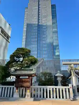 三囲神社（三圍神社）日本橋摂社の{uncategorized: "未分類", other: "その他", undefined: "問題あり", building: "その他建物", grave: "お墓", sacred_gate: "鳥居", guardian: "狛犬", statue: "像", buddha: "仏像", history: "歴史", nature: "自然", garden: "庭園", animal: "動物", pagoda: "塔", temizu: "手水舎", mountain_gate: "山門・神門", sanctuary: "本殿・本堂", subordinate: "末社・摂社", art: "芸術", scenery: "景色", jizo: "地蔵", ema: "絵馬", goshuin: "御朱印", omikuji: "おみくじ", items: "授与品その他", amulet: "お守り", goshuincho: "御朱印帳", eats: "食事", festival: "お祭り", votive_dance: "神楽", shichigosan: "七五三参", wedding: "結婚式", experience: "体験その他", initially: "初詣", around: "周辺", anti_infection: "感染症対策"}