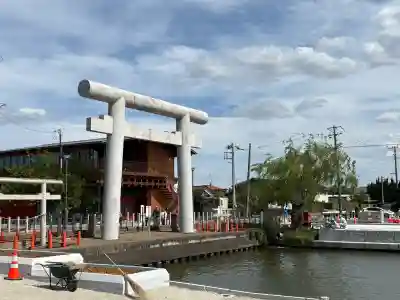 息栖神社の{uncategorized: "未分類", other: "その他", undefined: "問題あり", building: "その他建物", grave: "お墓", sacred_gate: "鳥居", guardian: "狛犬", statue: "像", buddha: "仏像", history: "歴史", nature: "自然", garden: "庭園", animal: "動物", pagoda: "塔", temizu: "手水舎", mountain_gate: "山門・神門", sanctuary: "本殿・本堂", subordinate: "末社・摂社", art: "芸術", scenery: "景色", jizo: "地蔵", ema: "絵馬", goshuin: "御朱印", omikuji: "おみくじ", items: "授与品その他", amulet: "お守り", goshuincho: "御朱印帳", eats: "食事", festival: "お祭り", votive_dance: "神楽", shichigosan: "七五三参", wedding: "結婚式", experience: "体験その他", initially: "初詣", around: "周辺", anti_infection: "感染症対策"}