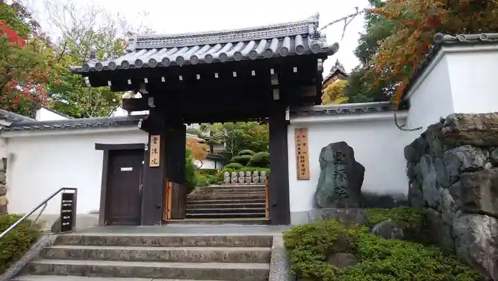 霊源院の山門・神門
