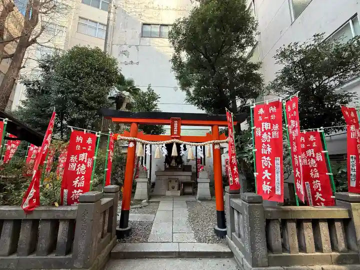 日本橋日枝神社の{uncategorized: "未分類", other: "その他", undefined: "問題あり", building: "その他建物", grave: "お墓", sacred_gate: "鳥居", guardian: "狛犬", statue: "像", buddha: "仏像", history: "歴史", nature: "自然", garden: "庭園", animal: "動物", pagoda: "塔", temizu: "手水舎", mountain_gate: "山門・神門", sanctuary: "本殿・本堂", subordinate: "末社・摂社", art: "芸術", scenery: "景色", jizo: "地蔵", ema: "絵馬", goshuin: "御朱印", omikuji: "おみくじ", items: "授与品その他", amulet: "お守り", goshuincho: "御朱印帳", eats: "食事", festival: "お祭り", votive_dance: "神楽", shichigosan: "七五三参", wedding: "結婚式", experience: "体験その他", initially: "初詣", around: "周辺", anti_infection: "感染症対策"}