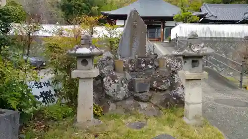 松元寺の{uncategorized: "未分類", other: "その他", undefined: "問題あり", building: "その他建物", grave: "お墓", sacred_gate: "鳥居", guardian: "狛犬", statue: "像", buddha: "仏像", history: "歴史", nature: "自然", garden: "庭園", animal: "動物", pagoda: "塔", temizu: "手水舎", mountain_gate: "山門・神門", sanctuary: "本殿・本堂", subordinate: "末社・摂社", art: "芸術", scenery: "景色", jizo: "地蔵", ema: "絵馬", goshuin: "御朱印", omikuji: "おみくじ", items: "授与品その他", amulet: "お守り", goshuincho: "御朱印帳", eats: "食事", festival: "お祭り", votive_dance: "神楽", shichigosan: "七五三参", wedding: "結婚式", experience: "体験その他", initially: "初詣", around: "周辺", anti_infection: "感染症対策"}