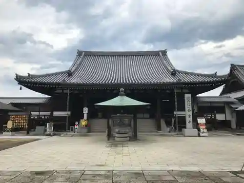 金倉寺の本殿・本堂