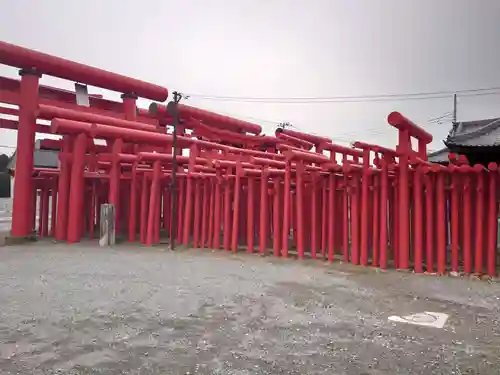 小泉稲荷神社の鳥居