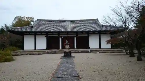 新薬師寺の本殿・本堂