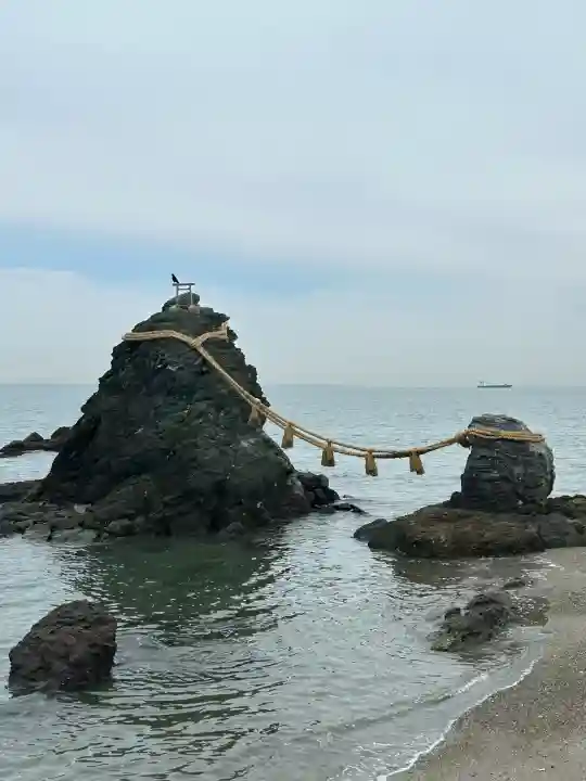 二見興玉神社の{uncategorized: "未分類", other: "その他", undefined: "問題あり", building: "その他建物", grave: "お墓", sacred_gate: "鳥居", guardian: "狛犬", statue: "像", buddha: "仏像", history: "歴史", nature: "自然", garden: "庭園", animal: "動物", pagoda: "塔", temizu: "手水舎", mountain_gate: "山門・神門", sanctuary: "本殿・本堂", subordinate: "末社・摂社", art: "芸術", scenery: "景色", jizo: "地蔵", ema: "絵馬", goshuin: "御朱印", omikuji: "おみくじ", items: "授与品その他", amulet: "お守り", goshuincho: "御朱印帳", eats: "食事", festival: "お祭り", votive_dance: "神楽", shichigosan: "七五三参", wedding: "結婚式", experience: "体験その他", initially: "初詣", around: "周辺", anti_infection: "感染症対策"}