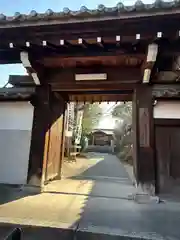 泉増院の山門