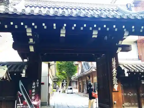 本能寺の山門