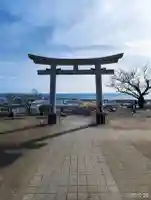 鹿島御児神社の{uncategorized: "未分類", other: "その他", undefined: "問題あり", building: "その他建物", grave: "お墓", sacred_gate: "鳥居", guardian: "狛犬", statue: "像", buddha: "仏像", history: "歴史", nature: "自然", garden: "庭園", animal: "動物", pagoda: "塔", temizu: "手水舎", mountain_gate: "山門・神門", sanctuary: "本殿・本堂", subordinate: "末社・摂社", art: "芸術", scenery: "景色", jizo: "地蔵", ema: "絵馬", goshuin: "御朱印", omikuji: "おみくじ", items: "授与品その他", amulet: "お守り", goshuincho: "御朱印帳", eats: "食事", festival: "お祭り", votive_dance: "神楽", shichigosan: "七五三参", wedding: "結婚式", experience: "体験その他", initially: "初詣", around: "周辺", anti_infection: "感染症対策"}