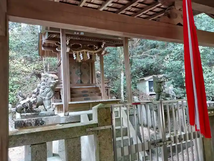 桜井市護国神社の{uncategorized: "未分類", other: "その他", undefined: "問題あり", building: "その他建物", grave: "お墓", sacred_gate: "鳥居", guardian: "狛犬", statue: "像", buddha: "仏像", history: "歴史", nature: "自然", garden: "庭園", animal: "動物", pagoda: "塔", temizu: "手水舎", mountain_gate: "山門・神門", sanctuary: "本殿・本堂", subordinate: "末社・摂社", art: "芸術", scenery: "景色", jizo: "地蔵", ema: "絵馬", goshuin: "御朱印", omikuji: "おみくじ", items: "授与品その他", amulet: "お守り", goshuincho: "御朱印帳", eats: "食事", festival: "お祭り", votive_dance: "神楽", shichigosan: "七五三参", wedding: "結婚式", experience: "体験その他", initially: "初詣", around: "周辺", anti_infection: "感染症対策"}