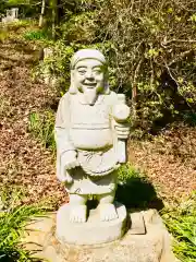 蛟蝄神社門の宮の像