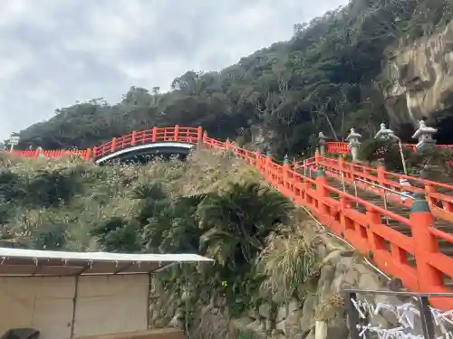 鵜戸神宮の{uncategorized: "未分類", other: "その他", undefined: "問題あり", building: "その他建物", grave: "お墓", sacred_gate: "鳥居", guardian: "狛犬", statue: "像", buddha: "仏像", history: "歴史", nature: "自然", garden: "庭園", animal: "動物", pagoda: "塔", temizu: "手水舎", mountain_gate: "山門・神門", sanctuary: "本殿・本堂", subordinate: "末社・摂社", art: "芸術", scenery: "景色", jizo: "地蔵", ema: "絵馬", goshuin: "御朱印", omikuji: "おみくじ", items: "授与品その他", amulet: "お守り", goshuincho: "御朱印帳", eats: "食事", festival: "お祭り", votive_dance: "神楽", shichigosan: "七五三参", wedding: "結婚式", experience: "体験その他", initially: "初詣", around: "周辺", anti_infection: "感染症対策"}