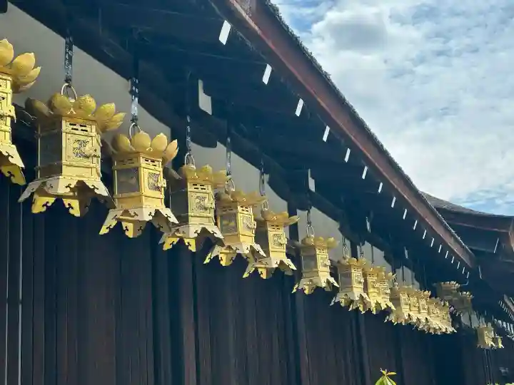 賀茂御祖神社(下鴨神社)の{uncategorized: "未分類", other: "その他", undefined: "問題あり", building: "その他建物", grave: "お墓", sacred_gate: "鳥居", guardian: "狛犬", statue: "像", buddha: "仏像", history: "歴史", nature: "自然", garden: "庭園", animal: "動物", pagoda: "塔", temizu: "手水舎", mountain_gate: "山門・神門", sanctuary: "本殿・本堂", subordinate: "末社・摂社", art: "芸術", scenery: "景色", jizo: "地蔵", ema: "絵馬", goshuin: "御朱印", omikuji: "おみくじ", items: "授与品その他", amulet: "お守り", goshuincho: "御朱印帳", eats: "食事", festival: "お祭り", votive_dance: "神楽", shichigosan: "七五三参", wedding: "結婚式", experience: "体験その他", initially: "初詣", around: "周辺", anti_infection: "感染症対策"}