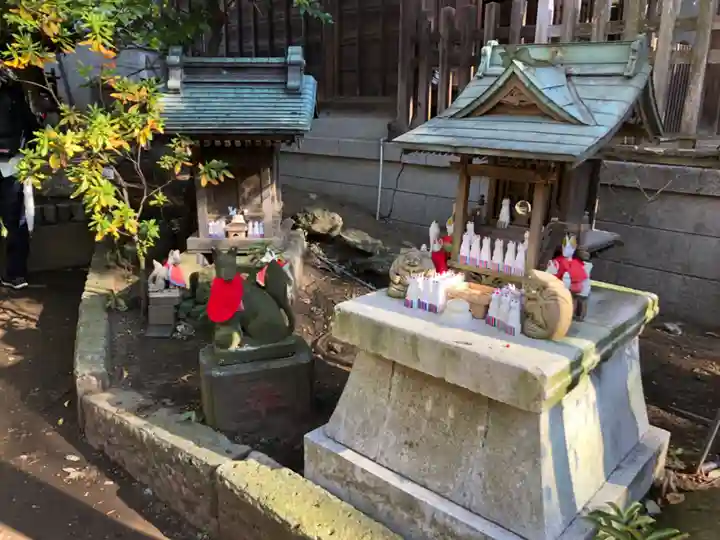 馬橋稲荷神社の末社・摂社