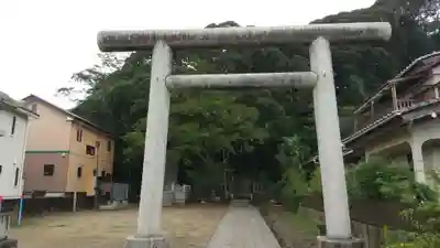 諏訪神社の鳥居