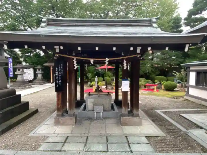里之宮 湯殿山神社の手水舎