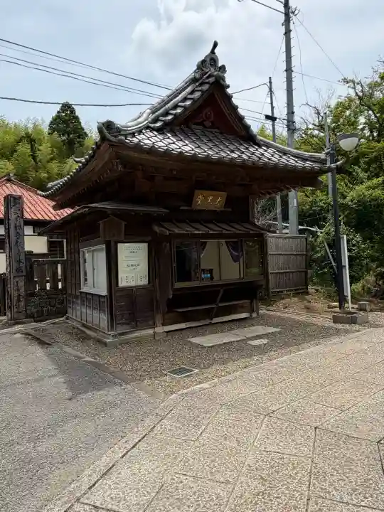 芝山仁王尊 観音教寺の{uncategorized: "未分類", other: "その他", undefined: "問題あり", building: "その他建物", grave: "お墓", sacred_gate: "鳥居", guardian: "狛犬", statue: "像", buddha: "仏像", history: "歴史", nature: "自然", garden: "庭園", animal: "動物", pagoda: "塔", temizu: "手水舎", mountain_gate: "山門・神門", sanctuary: "本殿・本堂", subordinate: "末社・摂社", art: "芸術", scenery: "景色", jizo: "地蔵", ema: "絵馬", goshuin: "御朱印", omikuji: "おみくじ", items: "授与品その他", amulet: "お守り", goshuincho: "御朱印帳", eats: "食事", festival: "お祭り", votive_dance: "神楽", shichigosan: "七五三参", wedding: "結婚式", experience: "体験その他", initially: "初詣", around: "周辺", anti_infection: "感染症対策"}