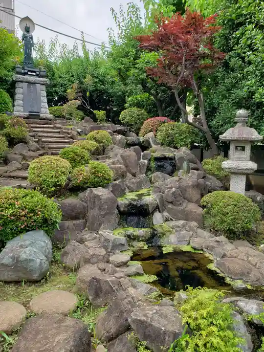 感通寺の庭園