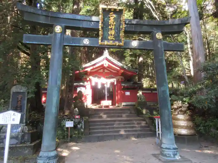 日光二荒山神社中宮祠の鳥居