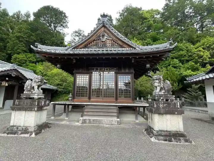 若宮神社の{uncategorized: "未分類", other: "その他", undefined: "問題あり", building: "その他建物", grave: "お墓", sacred_gate: "鳥居", guardian: "狛犬", statue: "像", buddha: "仏像", history: "歴史", nature: "自然", garden: "庭園", animal: "動物", pagoda: "塔", temizu: "手水舎", mountain_gate: "山門・神門", sanctuary: "本殿・本堂", subordinate: "末社・摂社", art: "芸術", scenery: "景色", jizo: "地蔵", ema: "絵馬", goshuin: "御朱印", omikuji: "おみくじ", items: "授与品その他", amulet: "お守り", goshuincho: "御朱印帳", eats: "食事", festival: "お祭り", votive_dance: "神楽", shichigosan: "七五三参", wedding: "結婚式", experience: "体験その他", initially: "初詣", around: "周辺", anti_infection: "感染症対策"}