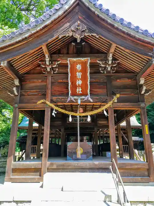 布智神社(本甲)の本殿・本堂