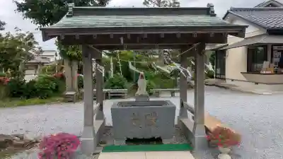 鷲宮神社の{uncategorized: "未分類", other: "その他", undefined: "問題あり", building: "その他建物", grave: "お墓", sacred_gate: "鳥居", guardian: "狛犬", statue: "像", buddha: "仏像", history: "歴史", nature: "自然", garden: "庭園", animal: "動物", pagoda: "塔", temizu: "手水舎", mountain_gate: "山門・神門", sanctuary: "本殿・本堂", subordinate: "末社・摂社", art: "芸術", scenery: "景色", jizo: "地蔵", ema: "絵馬", goshuin: "御朱印", omikuji: "おみくじ", items: "授与品その他", amulet: "お守り", goshuincho: "御朱印帳", eats: "食事", festival: "お祭り", votive_dance: "神楽", shichigosan: "七五三参", wedding: "結婚式", experience: "体験その他", initially: "初詣", around: "周辺", anti_infection: "感染症対策"}
