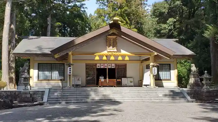 頭之宮四方神社の本殿