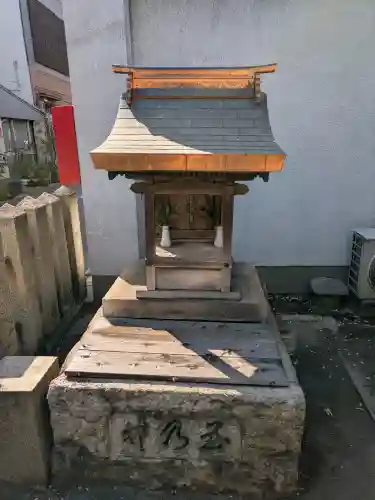 西出鎮守稲荷神社の{uncategorized: "未分類", other: "その他", undefined: "問題あり", building: "その他建物", grave: "お墓", sacred_gate: "鳥居", guardian: "狛犬", statue: "像", buddha: "仏像", history: "歴史", nature: "自然", garden: "庭園", animal: "動物", pagoda: "塔", temizu: "手水舎", mountain_gate: "山門・神門", sanctuary: "本殿・本堂", subordinate: "末社・摂社", art: "芸術", scenery: "景色", jizo: "地蔵", ema: "絵馬", goshuin: "御朱印", omikuji: "おみくじ", items: "授与品その他", amulet: "お守り", goshuincho: "御朱印帳", eats: "食事", festival: "お祭り", votive_dance: "神楽", shichigosan: "七五三参", wedding: "結婚式", experience: "体験その他", initially: "初詣", around: "周辺", anti_infection: "感染症対策"}