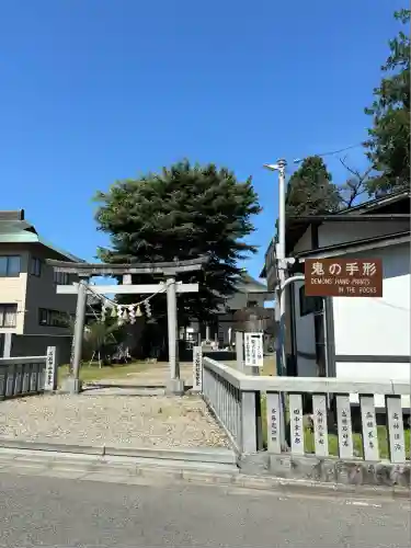 三ツ石神社(岩手県)