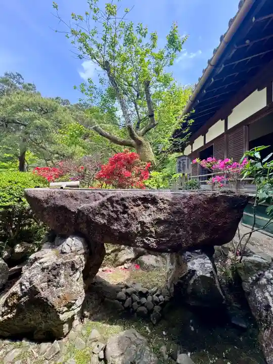 青蓮院門跡の{uncategorized: "未分類", other: "その他", undefined: "問題あり", building: "その他建物", grave: "お墓", sacred_gate: "鳥居", guardian: "狛犬", statue: "像", buddha: "仏像", history: "歴史", nature: "自然", garden: "庭園", animal: "動物", pagoda: "塔", temizu: "手水舎", mountain_gate: "山門・神門", sanctuary: "本殿・本堂", subordinate: "末社・摂社", art: "芸術", scenery: "景色", jizo: "地蔵", ema: "絵馬", goshuin: "御朱印", omikuji: "おみくじ", items: "授与品その他", amulet: "お守り", goshuincho: "御朱印帳", eats: "食事", festival: "お祭り", votive_dance: "神楽", shichigosan: "七五三参", wedding: "結婚式", experience: "体験その他", initially: "初詣", around: "周辺", anti_infection: "感染症対策"}