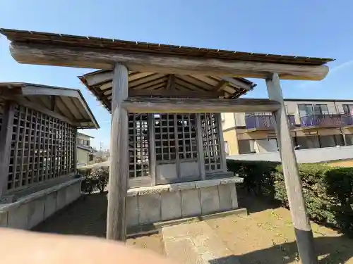 上野森稲荷神社の{uncategorized: "未分類", other: "その他", undefined: "問題あり", building: "その他建物", grave: "お墓", sacred_gate: "鳥居", guardian: "狛犬", statue: "像", buddha: "仏像", history: "歴史", nature: "自然", garden: "庭園", animal: "動物", pagoda: "塔", temizu: "手水舎", mountain_gate: "山門・神門", sanctuary: "本殿・本堂", subordinate: "末社・摂社", art: "芸術", scenery: "景色", jizo: "地蔵", ema: "絵馬", goshuin: "御朱印", omikuji: "おみくじ", items: "授与品その他", amulet: "お守り", goshuincho: "御朱印帳", eats: "食事", festival: "お祭り", votive_dance: "神楽", shichigosan: "七五三参", wedding: "結婚式", experience: "体験その他", initially: "初詣", around: "周辺", anti_infection: "感染症対策"}