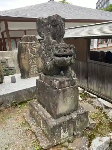 岡田神社の狛犬