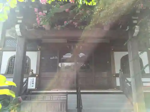 妙隆寺の本殿・本堂