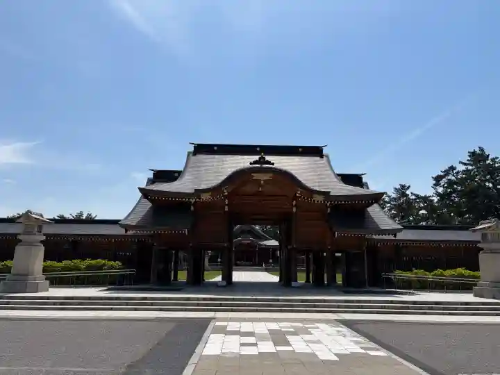 新潟縣護國神社の{uncategorized: "未分類", other: "その他", undefined: "問題あり", building: "その他建物", grave: "お墓", sacred_gate: "鳥居", guardian: "狛犬", statue: "像", buddha: "仏像", history: "歴史", nature: "自然", garden: "庭園", animal: "動物", pagoda: "塔", temizu: "手水舎", mountain_gate: "山門・神門", sanctuary: "本殿・本堂", subordinate: "末社・摂社", art: "芸術", scenery: "景色", jizo: "地蔵", ema: "絵馬", goshuin: "御朱印", omikuji: "おみくじ", items: "授与品その他", amulet: "お守り", goshuincho: "御朱印帳", eats: "食事", festival: "お祭り", votive_dance: "神楽", shichigosan: "七五三参", wedding: "結婚式", experience: "体験その他", initially: "初詣", around: "周辺", anti_infection: "感染症対策"}
